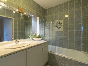 Bathroom - Villa d'Automne by Interhome (Arcachon)
