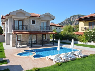 KONAK SARİ