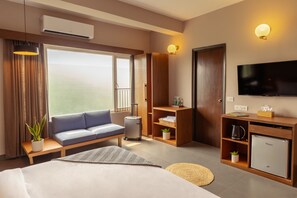 Deluxe Room, 1 King Bed, Balcony | 1 bedroom, premium bedding, memory foam beds, iron/ironing board