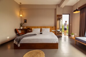 Habitación Deluxe, 1 cama King size, balcón | Ropa de cama de alta calidad y camas con efecto memoria