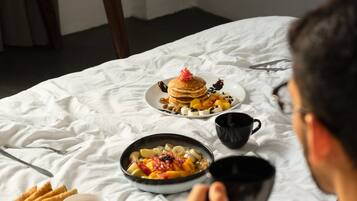 Desayuno continental (INR 400 por persona)