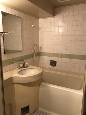 Double Room (201) | Bathroom