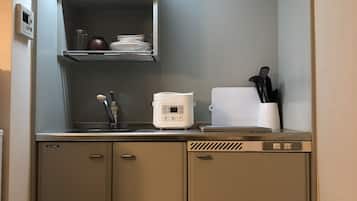 Double Room (201) | Private kitchenette | Fridge, microwave, stovetop, rice cooker