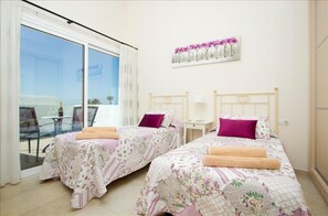 5 slaapkamers, een kluis op de kamer, een strijkplank/strijkijzer