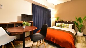 Double Room (204) | Desk, WiFi (free) - Alphabed Okayama Kyomachi Room 204 (Okayama)