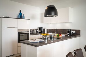 Refrigerador, microondas, horno, lavavajillas