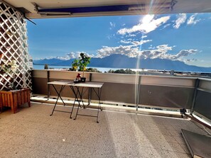 Outdoor dining - Residential flat (Montreux)