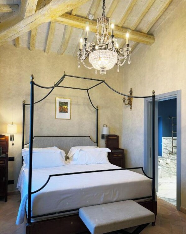 Master Suite Quartierino | Hypo-allergenic bedding, down comforters, minibar, in-room safe - Villa Petriolo (Cerreto Guidi)