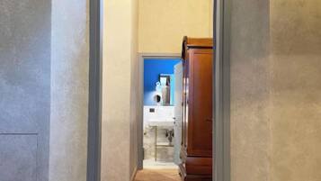 Master Suite Quartierino | Allergikerbettwaren, Daunenbettdecken, Minibar, Zimmersafe