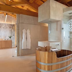 Salas para tratamentos a dois, sauna seca, banheira de hidromassagem