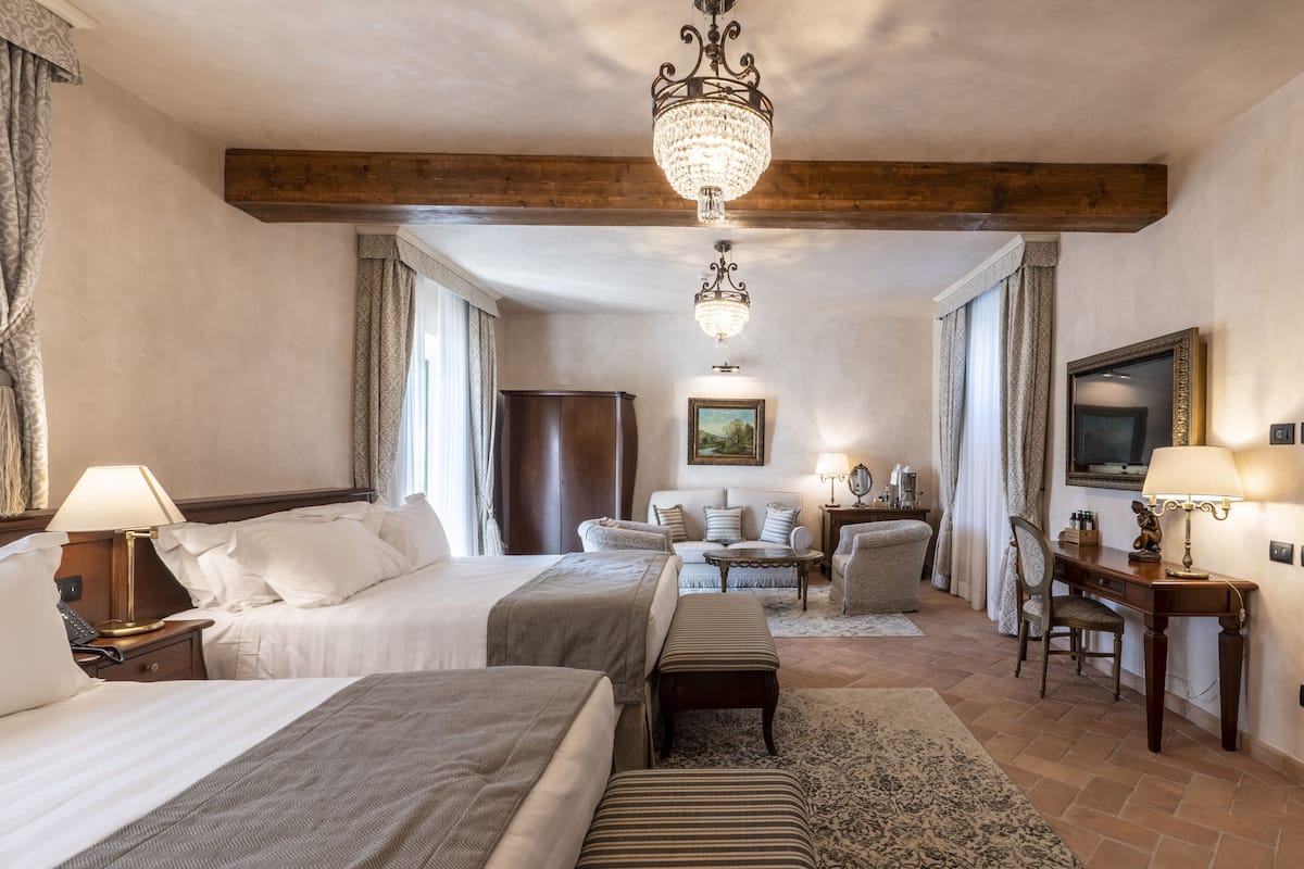 Master Suite Giardino Fiorito | Hypoallergeen beddengoed, donzen dekbedden, een minibar
