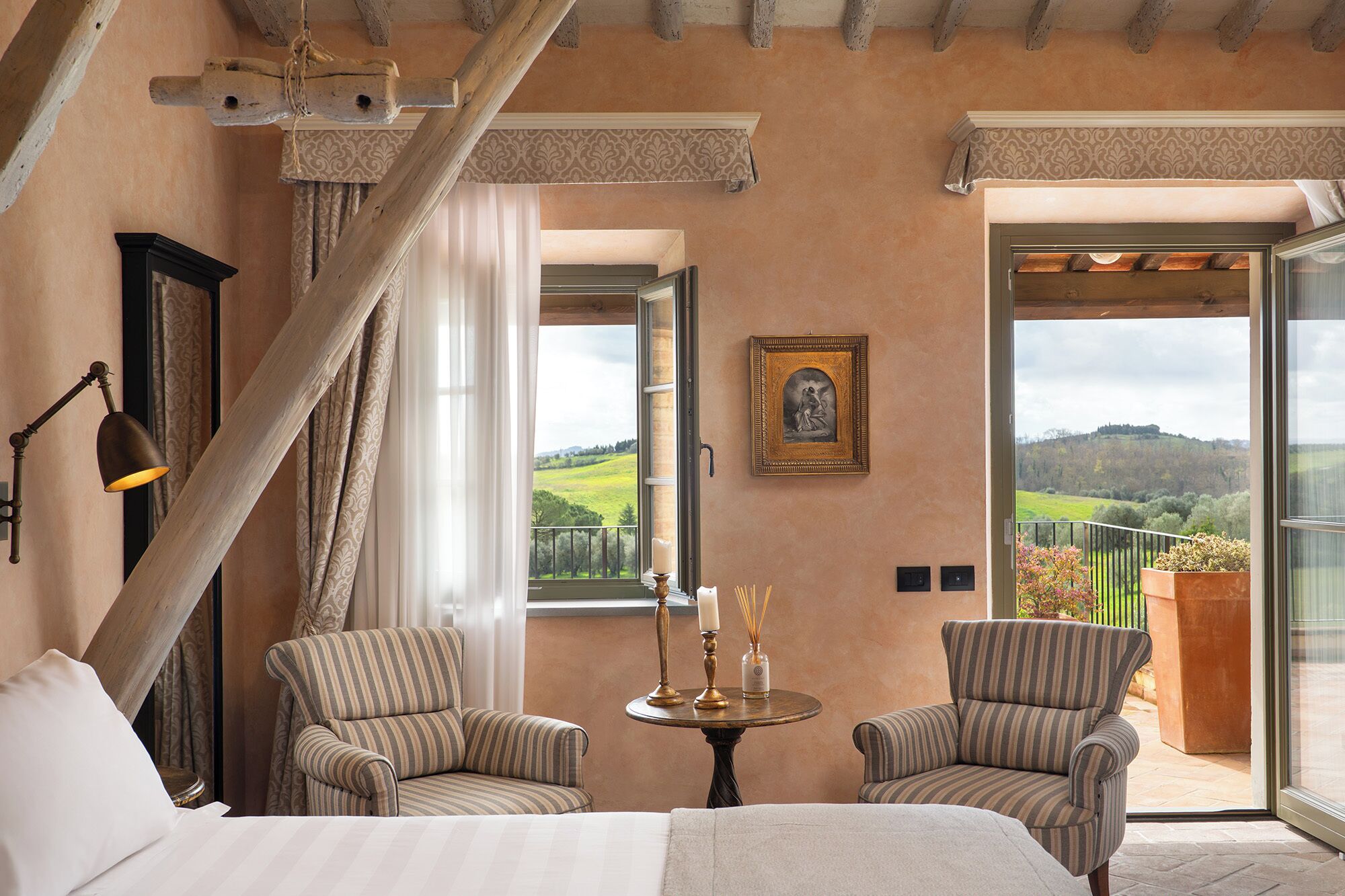 Master Suite Bellavista | Living area | 42-inch LED TV with digital channels, TV, Netflix