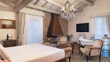 Master Suite Cantiniere | Living area | 42-inch LED TV with digital channels, TV, Netflix