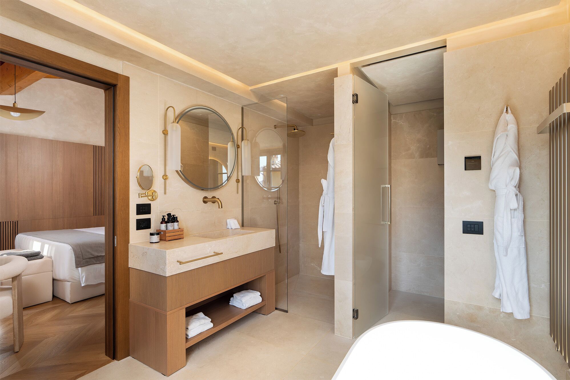 Wellness Suite | Bathroom | Shower, rainfall showerhead, free toiletries, hair dryer