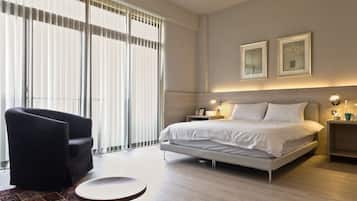 Double Room (502) | Individually decorated, individually furnished, blackout drapes