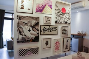 藝術牆二人套房 (401) | 客廳 | 平面電視