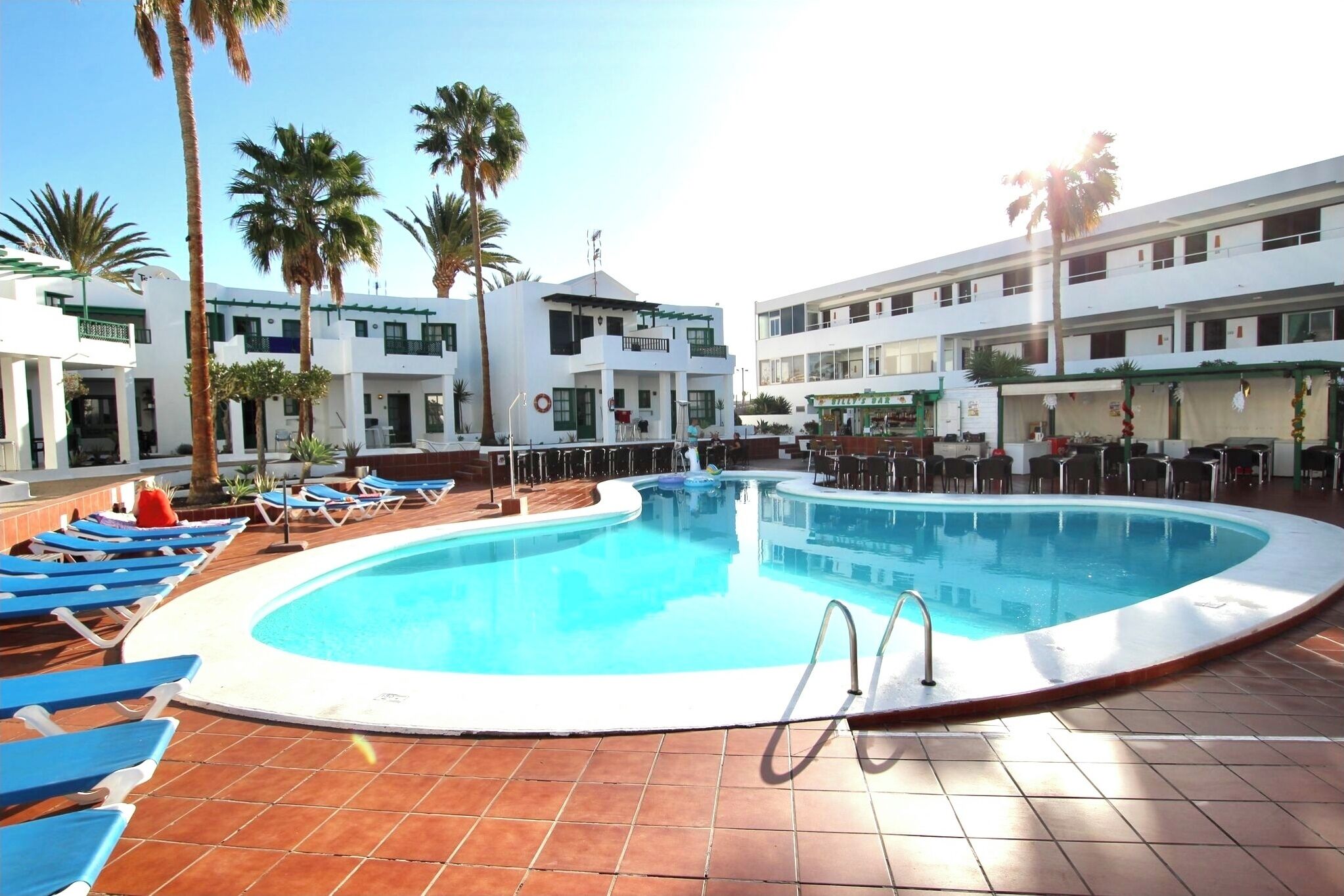 Outdoor pool, pool loungers