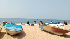 Beach nearby, white sand, free beach shuttle