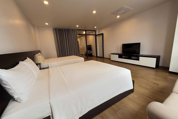 Caja de seguridad en la habitación, escritorio y cortinas blackout