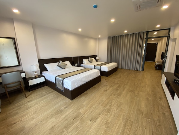 In-room safe, desk, blackout curtains, soundproofing - The Nova Hotel & Apartment (Hai Phong)