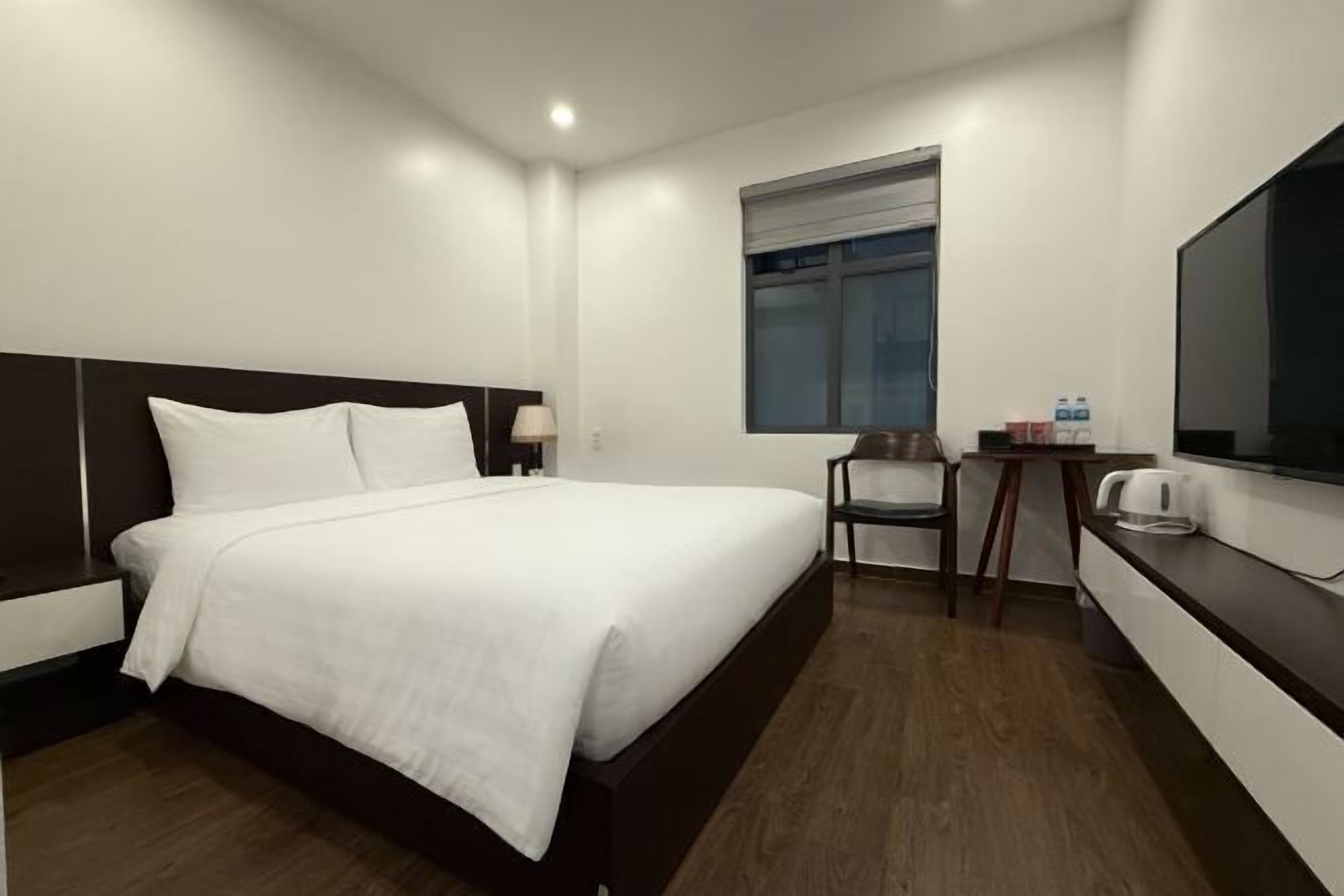 In-room safe, desk, blackout drapes, soundproofing