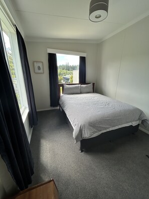 4 bedrooms, bed sheets - Cosy Nook on Derwent (Naseby)