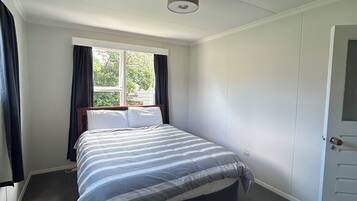 4 bedrooms, bed sheets