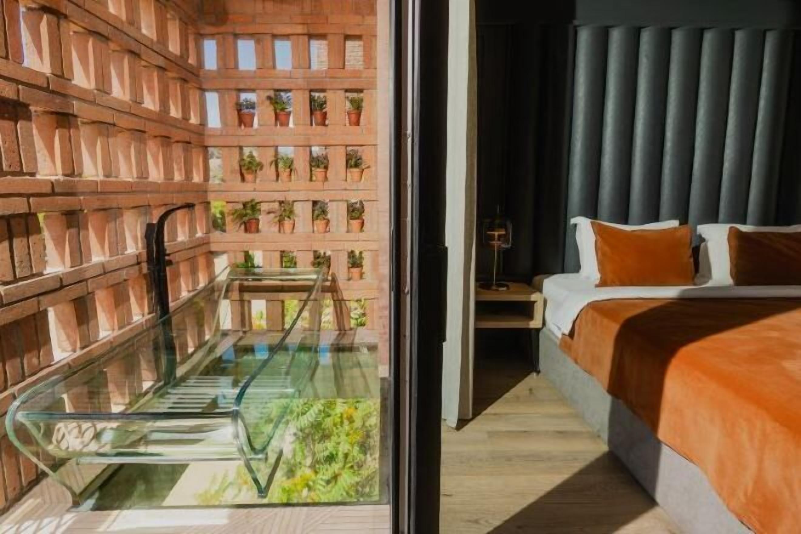 Hochwertige Bettwaren, Minibar, Zimmersafe, Schreibtisch