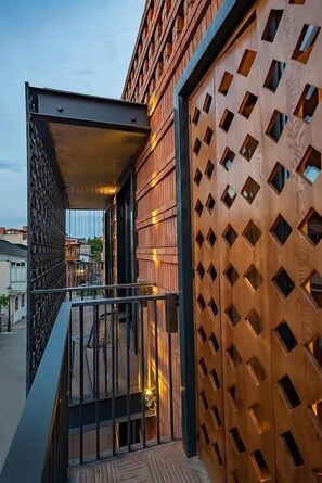 Standaard kamer, 1 twee- of 2 eenpersoonsbedden, uitzicht op stad | Luxe beddengoed, een minibar, een kluis op de kamer, een bureau