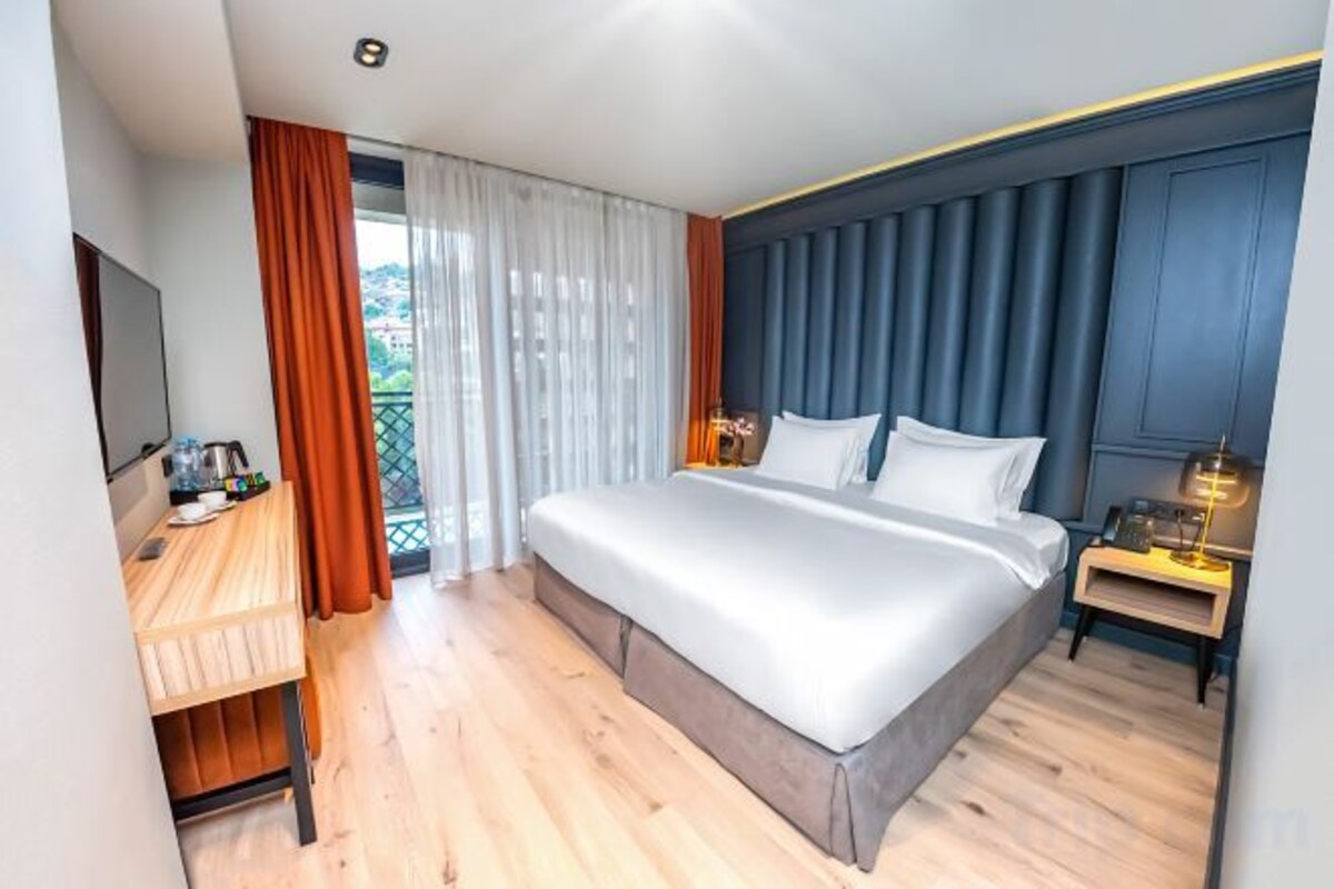 Premium bedding, minibar, in-room safe, desk