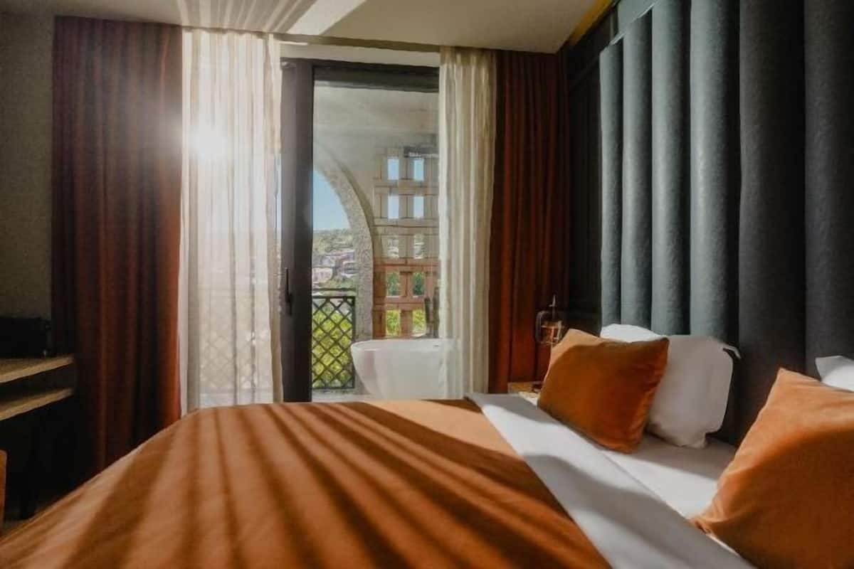 Premium bedding, minibar, in-room safe, desk