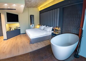 Suite presidencial, Terraza, vista al río | Ropa de cama de alta calidad y minibar 