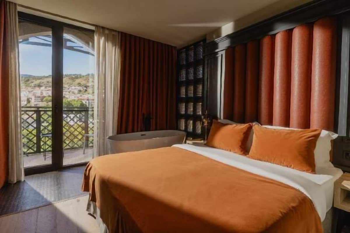 Premium bedding, minibar, in-room safe, desk