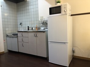 Fridge, microwave, stovetop, electric kettle