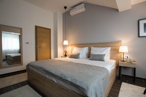 3 bedrooms, WiFi - Villa with two pools (Udbina)