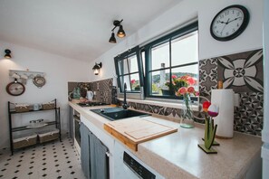 Dishwasher, coffee/tea maker