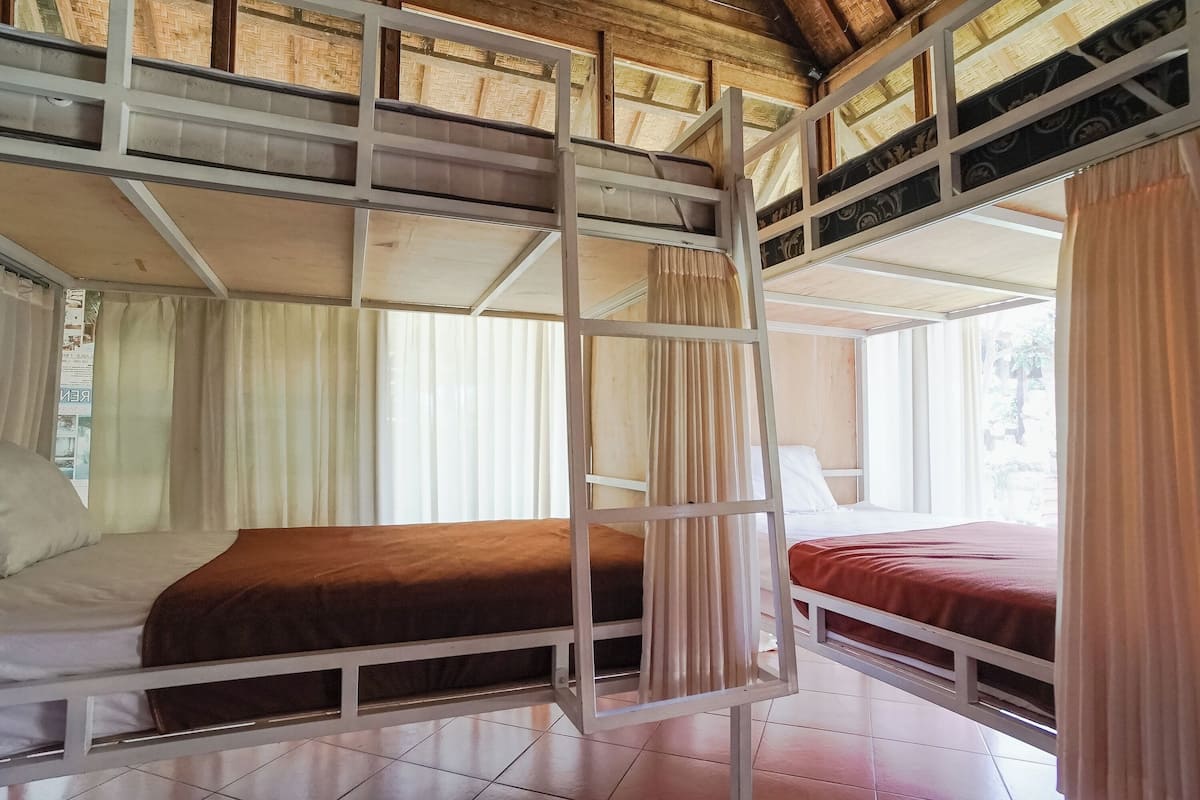 Skrivebord, gratis Wi-Fi, sengetøj