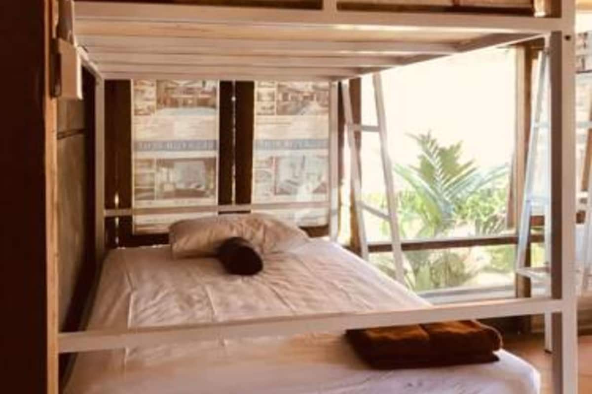 1 bedroom, desk, free WiFi, bed sheets