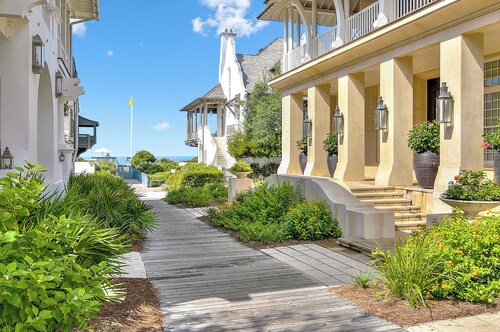 Charming Carriage House Steps to Coquina Pool | 2-Min to Beach | Tennis Courts