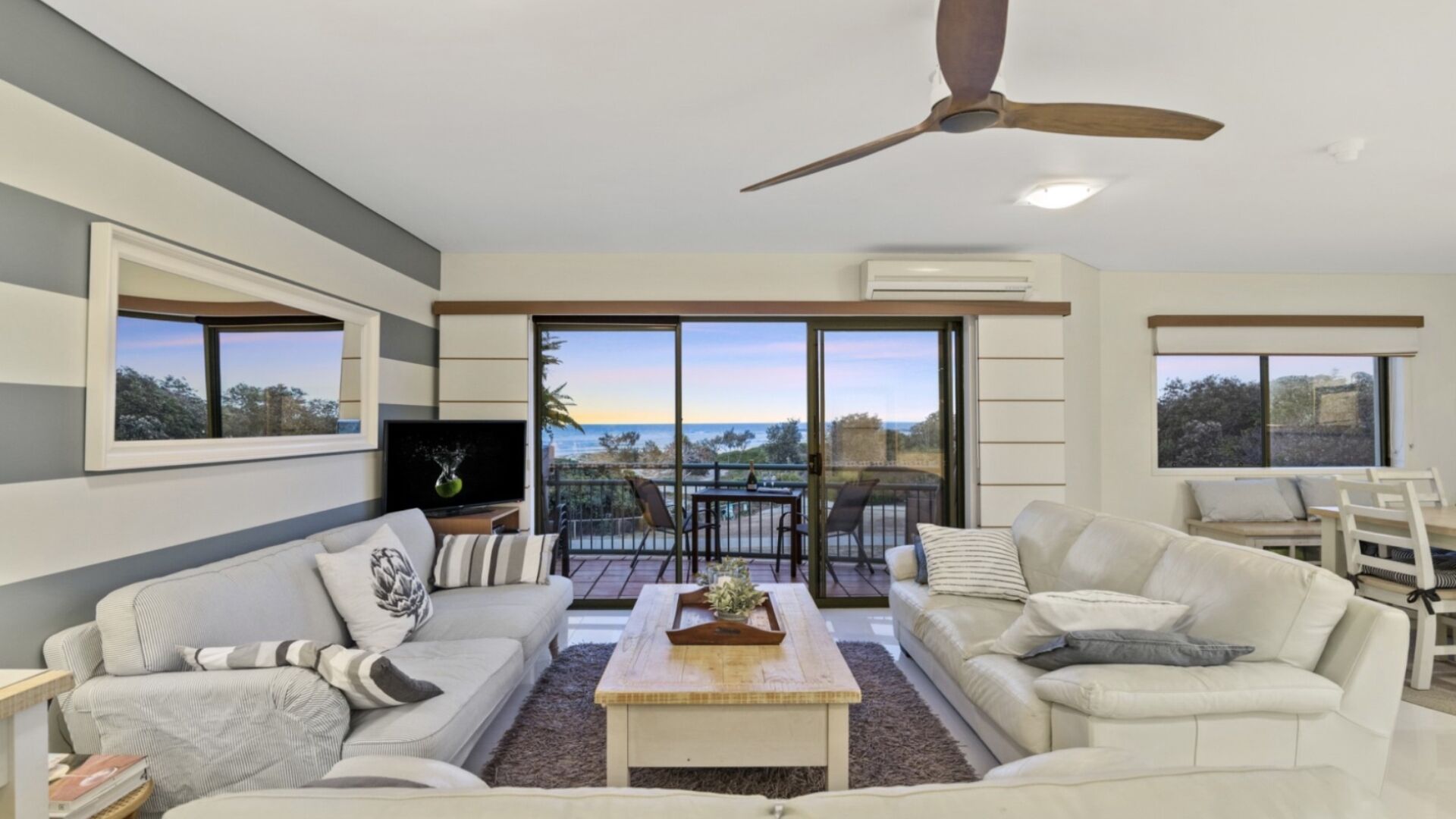 Currumbin Beach &  Creek - Stylish 3 bedroom