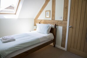 2 bedrooms, free WiFi, bed sheets - Owl Cottage (Llangollen)