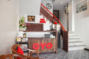Reception - OYO 778 21 Poshtel (Phuket)