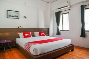 Quarto solteiro standard | Escrivaninha, Wi-Fi de cortesia