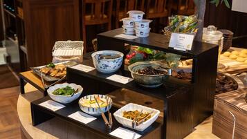 Daily buffet breakfast (JPY 1800 per person)