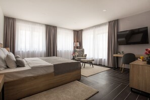 3 室のベッドルーム、セーフティボックス (室内)、アイロン / アイロン台、WiFi