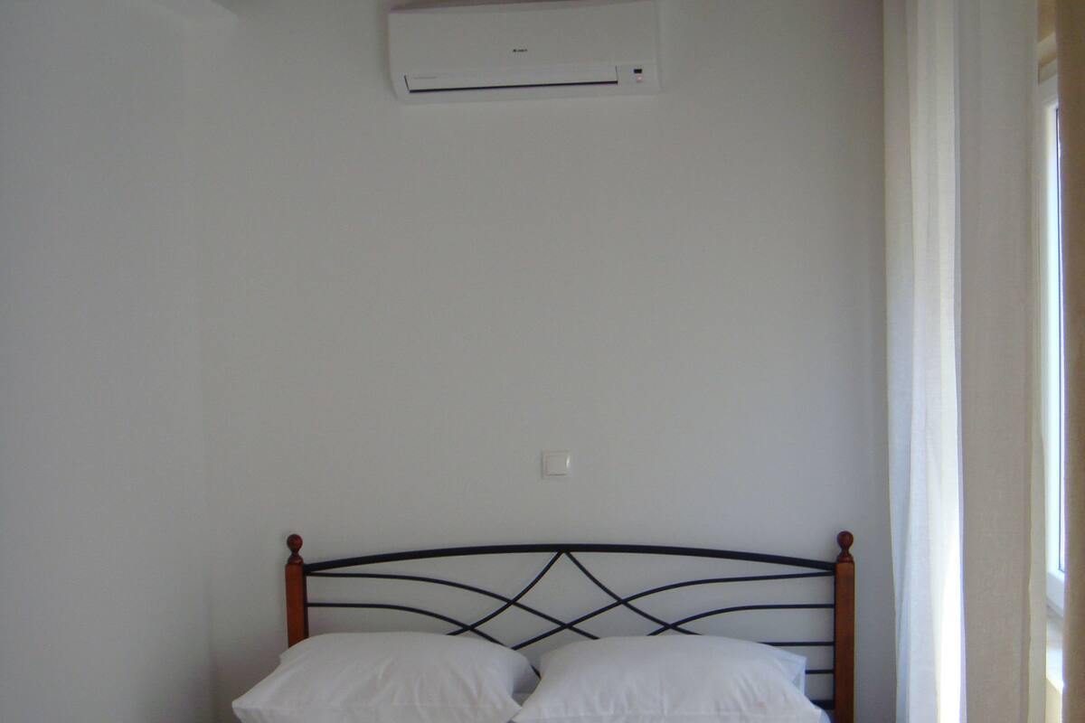 Family Studio | 1 bedroom, in-room safe, desk, soundproofing