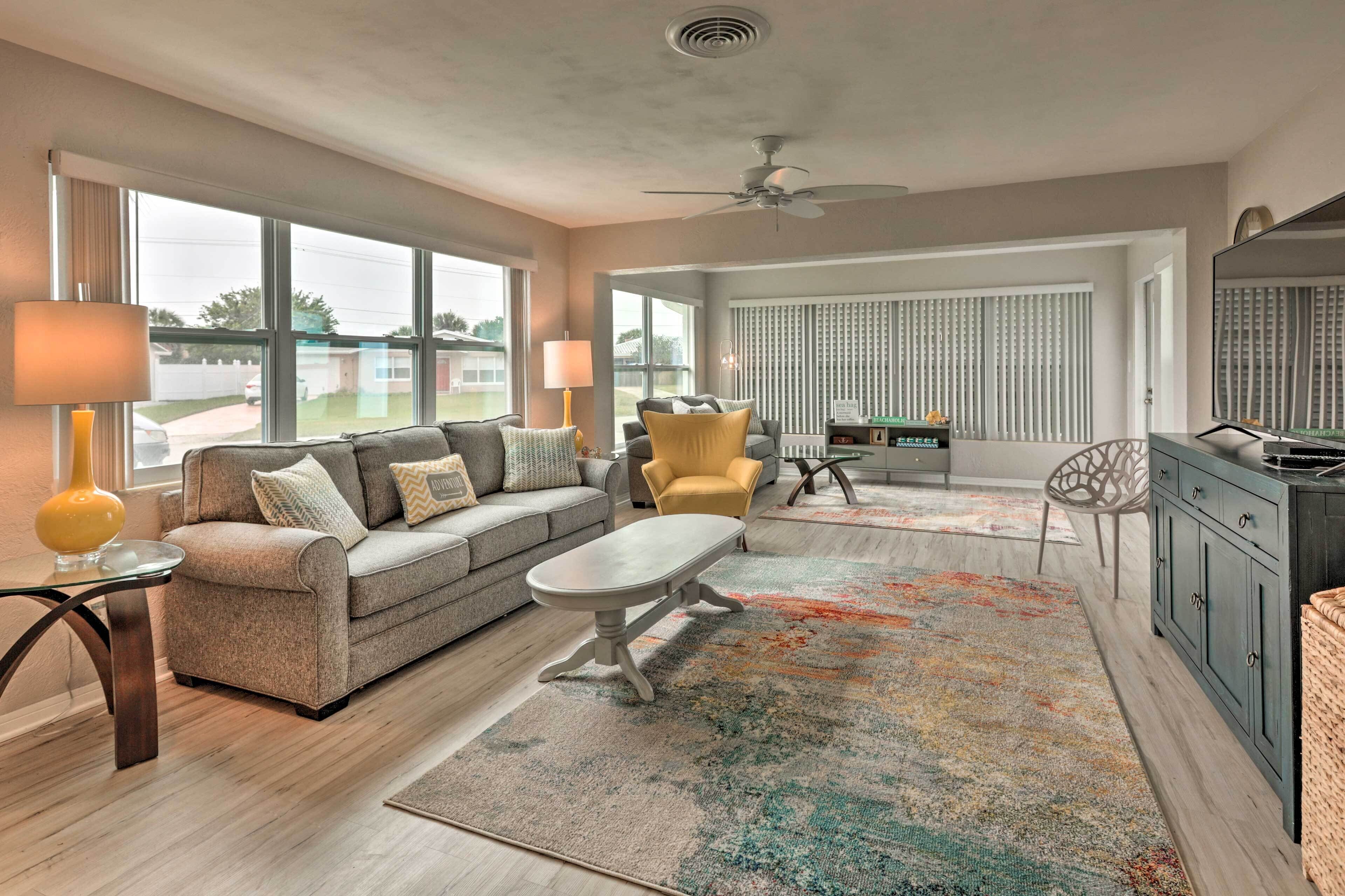 Bright Bungalow w/ Porch: Walk to Ormond Beach!