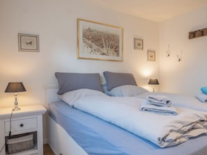 2 bedrooms, iron/ironing board, travel crib, free WiFi
