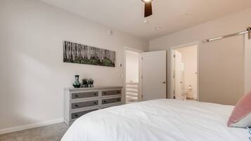 2 bedrooms, iron/ironing board, bed sheets