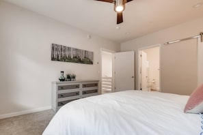 2 bedrooms, iron/ironing board, bed sheets